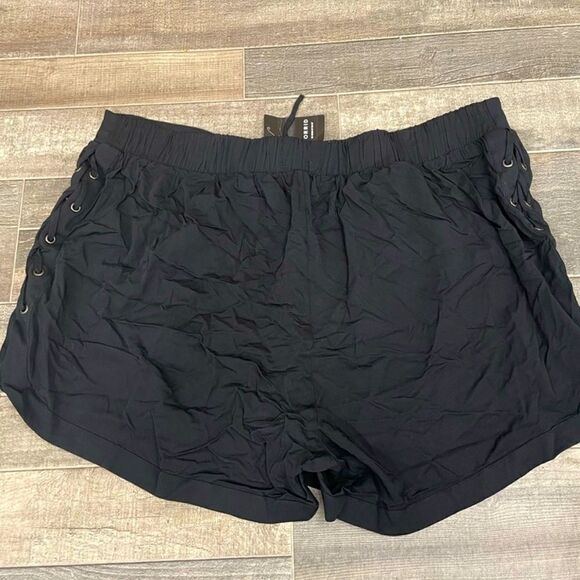 Torrid black pull on shorts - Picture 1 of 10